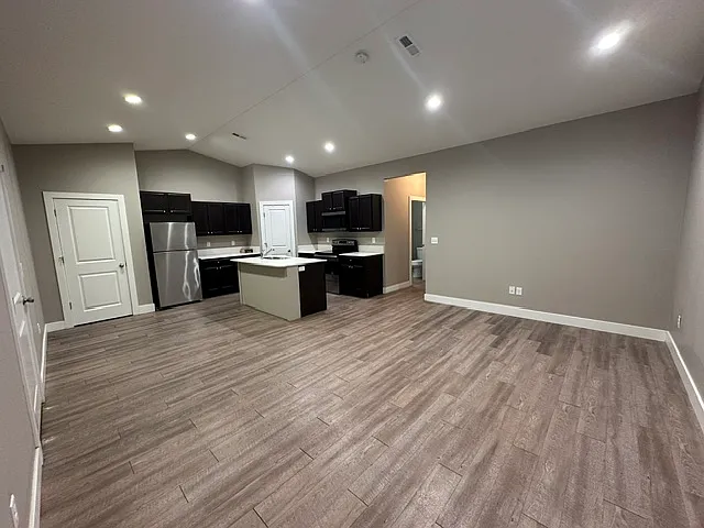 3 bed, 1135 sqft, $1,550 — Photo 2