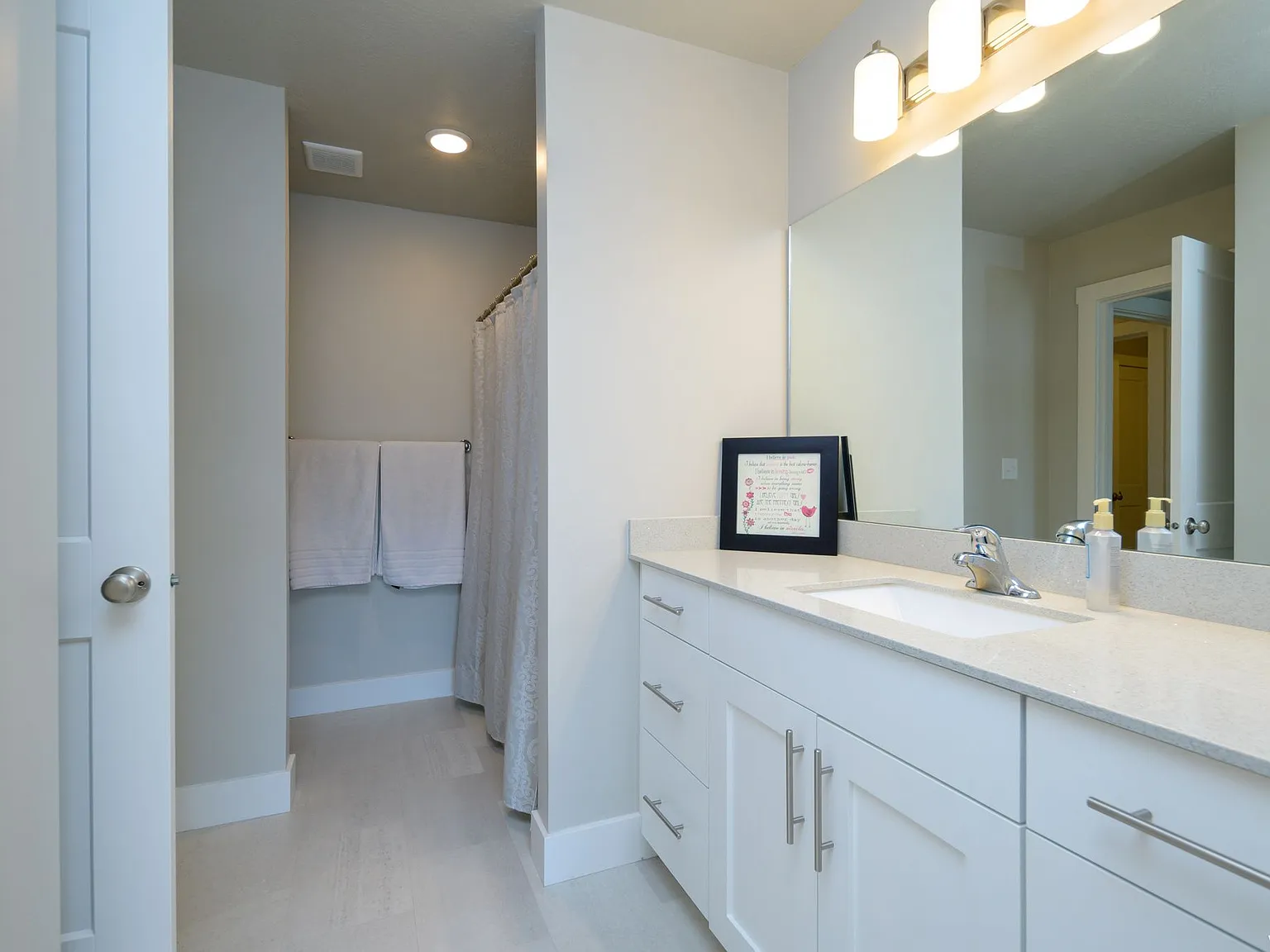 3 bed, 2.5 bath, 1500 sqft, $1,699 — Photo 2