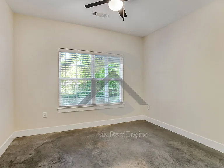 516 Ash St — Photo 8