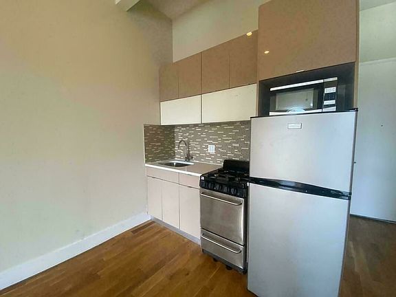 4th image of 35 Rogers Ave #4