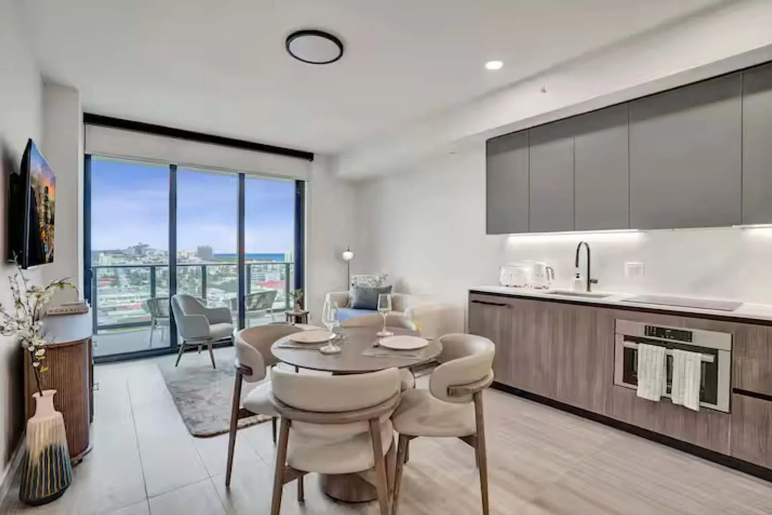 1 bed, 1.0 bath, 473 sqft, $6,048 — Photo 4