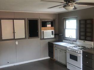 817 N River St, Seguin, TX 78155
