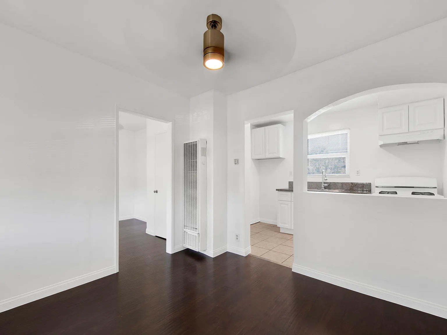 1296 W Jefferson Blvd — Photo 1