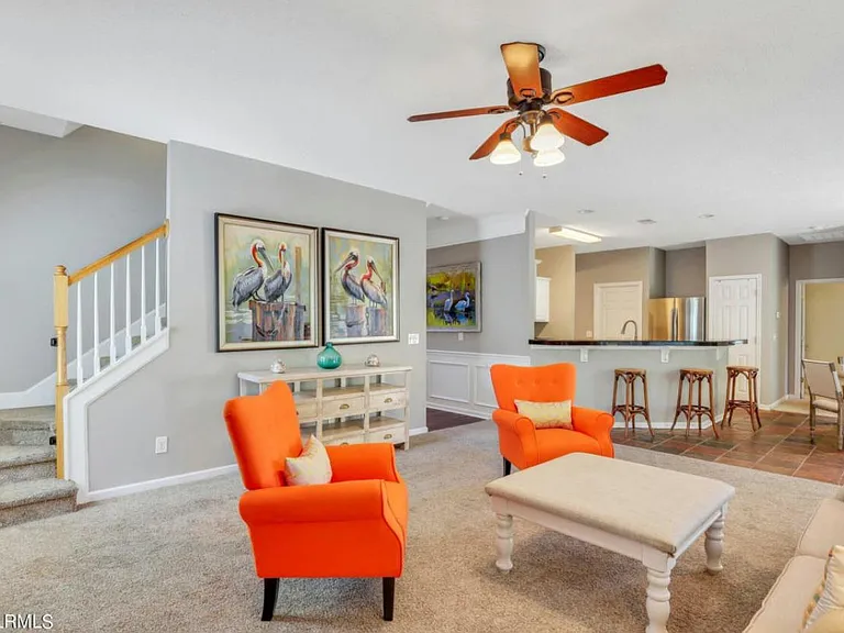 45 Mayfair Dr — Photo 4