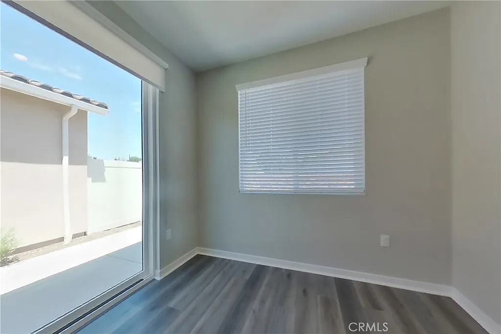3 bed, 1429 sqft, $4,679 — Photo 3