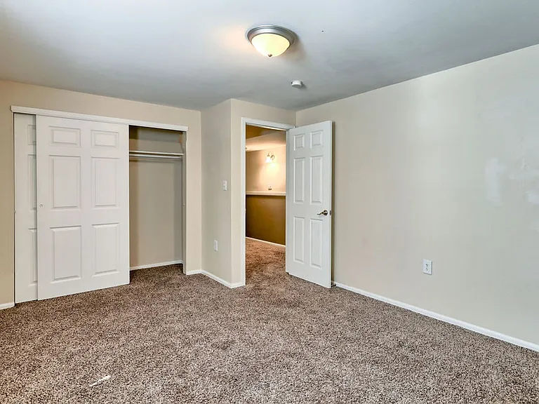 1306 Woodcrest Ct — Photo 15