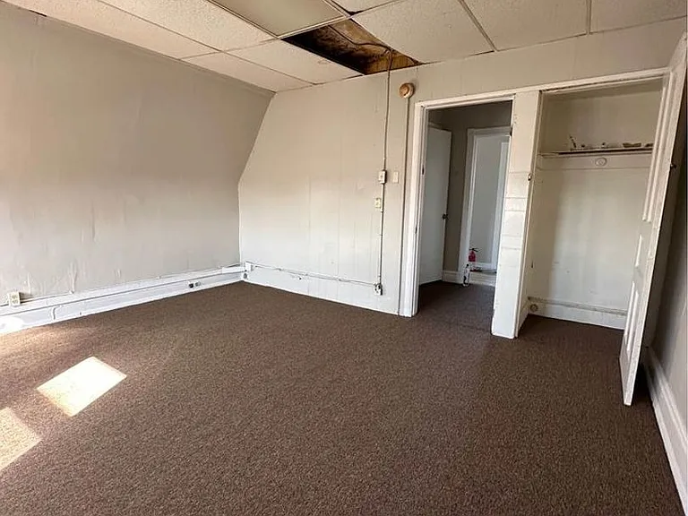 111 E Wyoming Ave — Photo 8