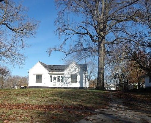 2nd image of 305 W Main St