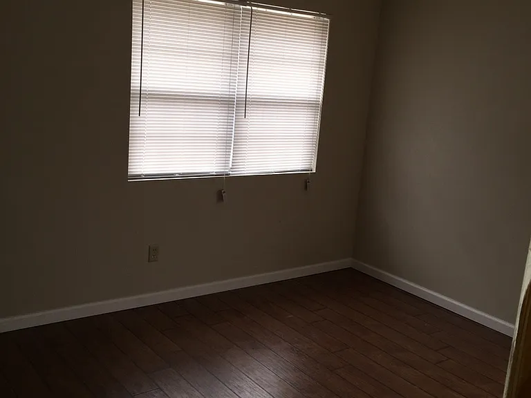 190 Susie Pl — Photo 11