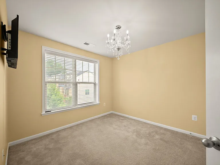 1439 Occoquan Heights Ct — Photo 37