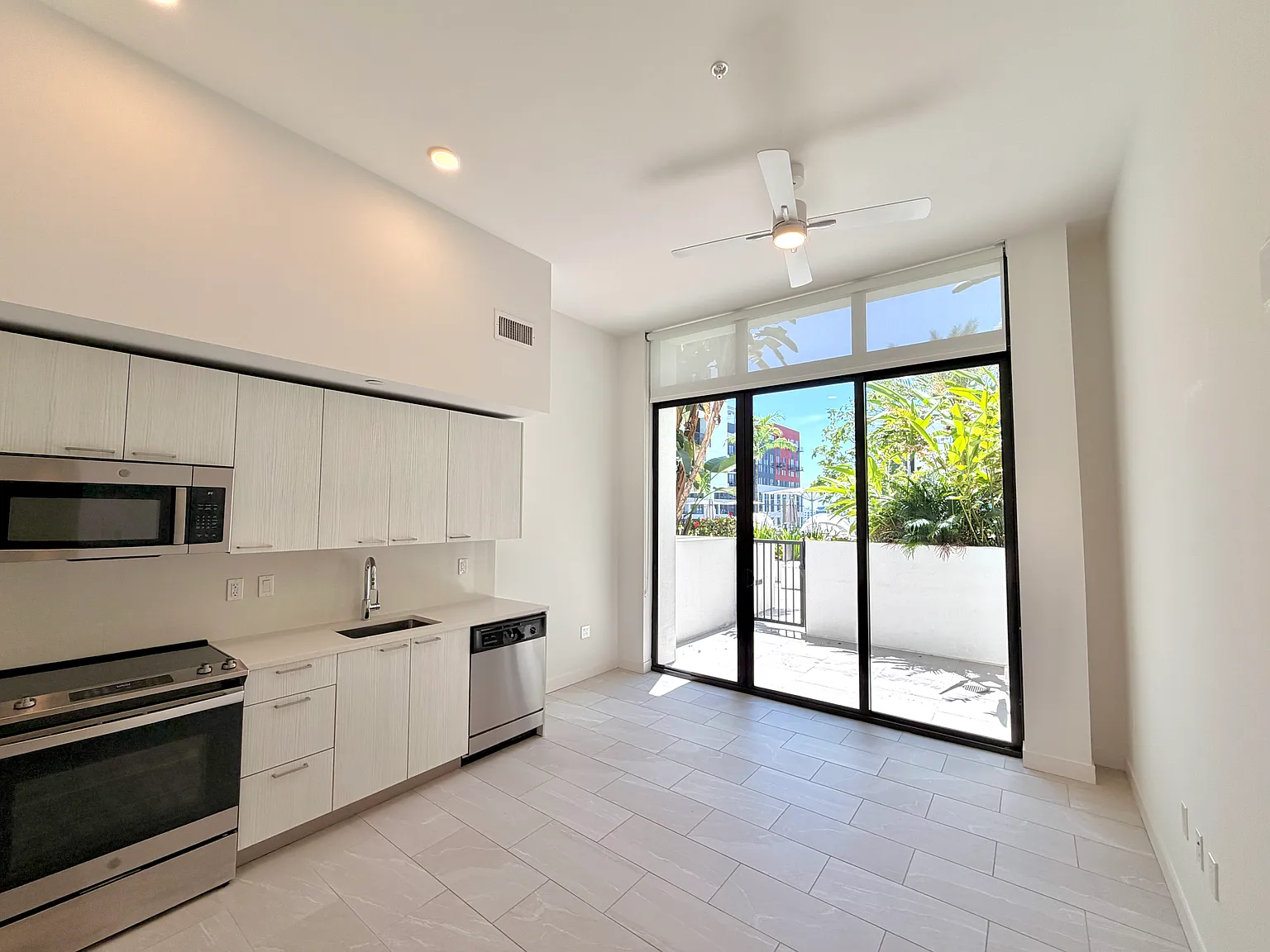 1 bed, 607 sqft, $2,573 — Photo 1