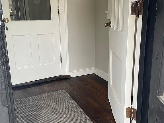 Front entrance foyer