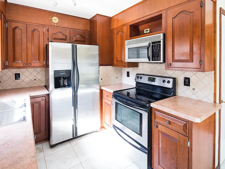 124 Tyre Ave — Photo 7