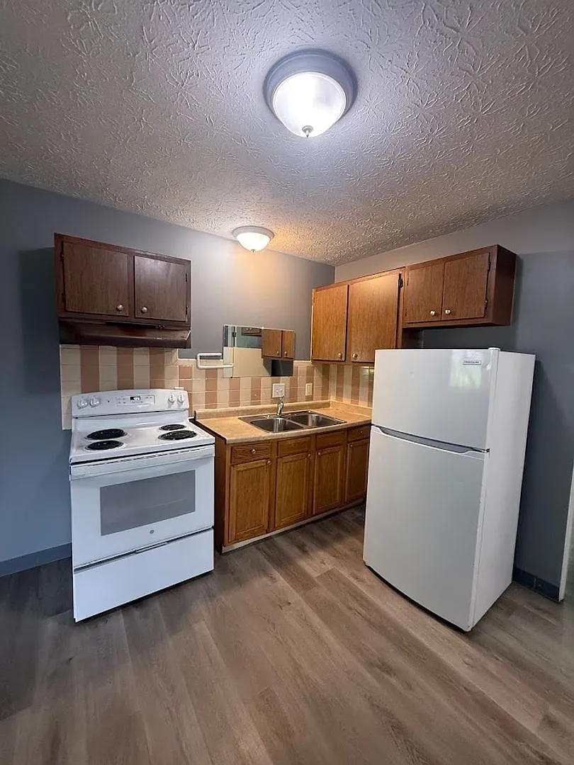 1174 Chandler Ave — Photo 4