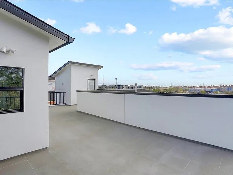6816 Hartland Ave — Photo 35