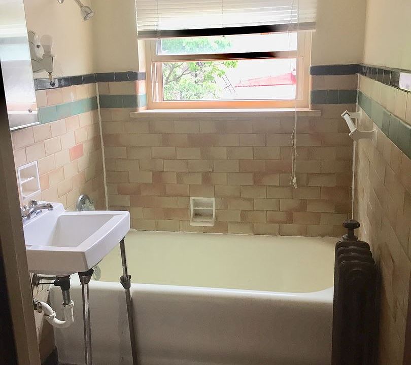 2nd image of 2340 Victory Pkwy APT 6