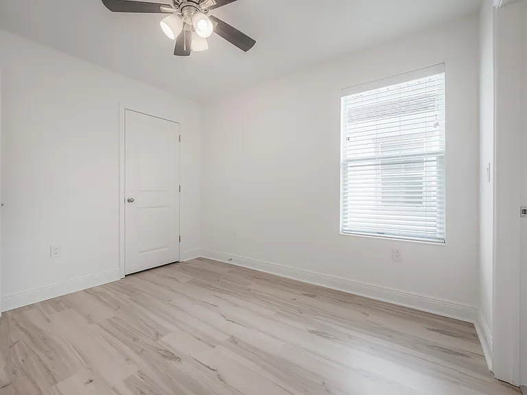 2703 W Fig St #1 — Photo 36