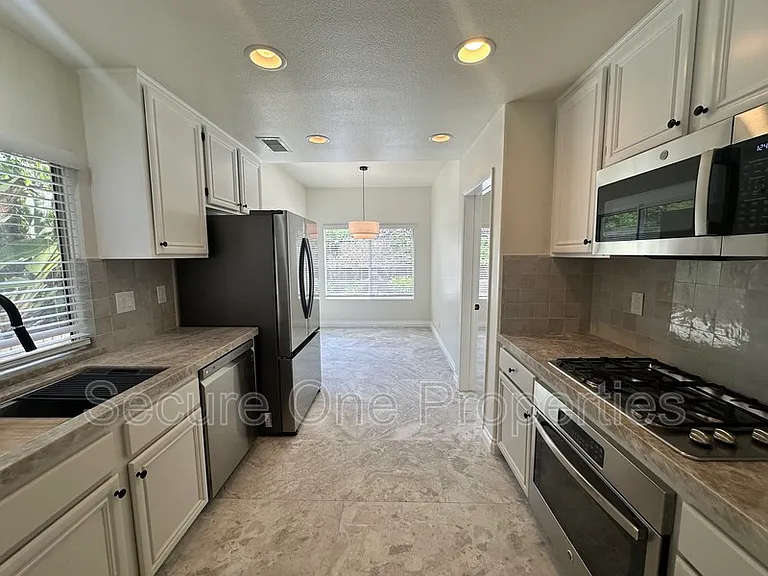 1740 Amarelle St — Photo 10