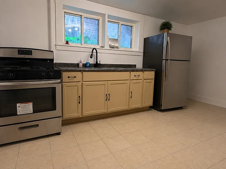 8119 S South Shore Dr #G — Photo 5
