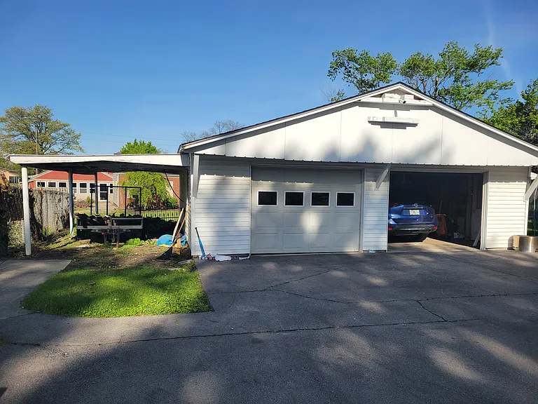 1705 W Monroe St — Photo 12