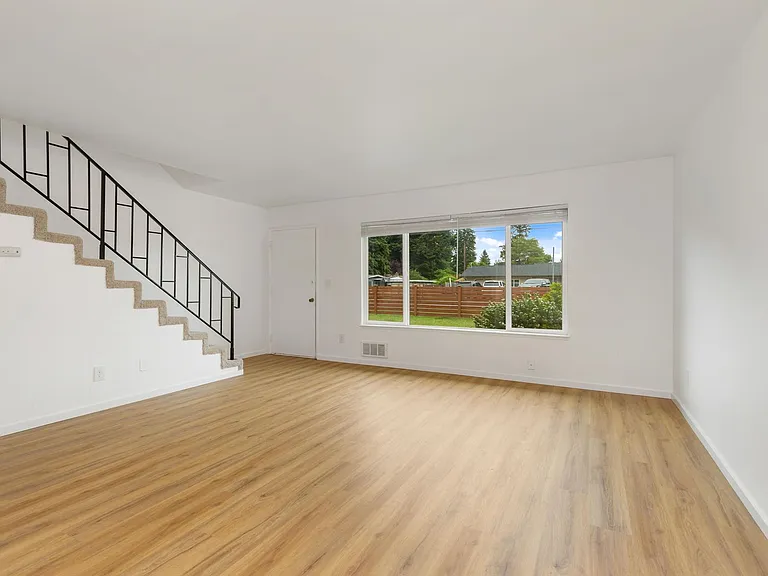 Marlowe Apartments — Photo 15