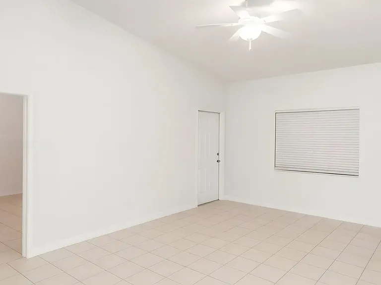 2518 Lincoln St — Photo 5