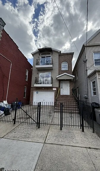408 Marshall St — Photo 1