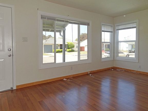 4th image of 4225 Rosewood Ave