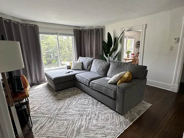 501 W Green St #3 — Photo 2