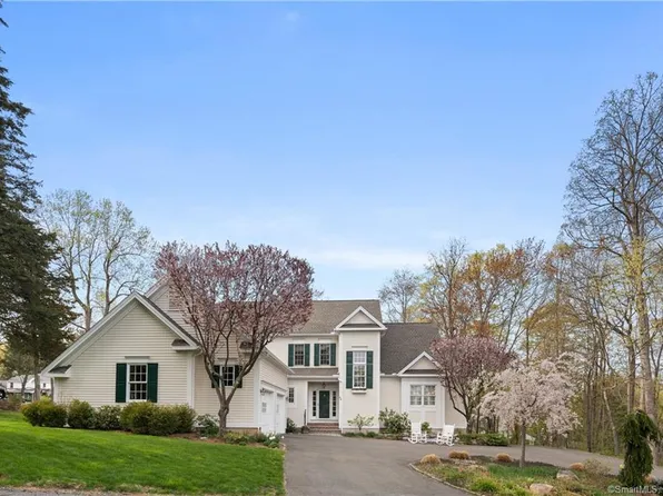 94 Hunter Dr, West Hartford, CT 06107