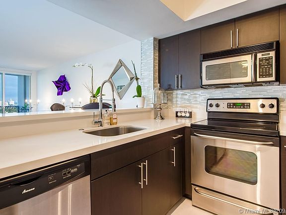 3rd image of 1900 Sunset Harbor Dr APT 1405