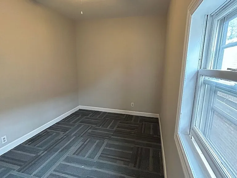 1243 W 32nd St #2R — Photo 3