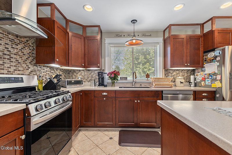 3rd image of 15 Brunswick Park Drive
