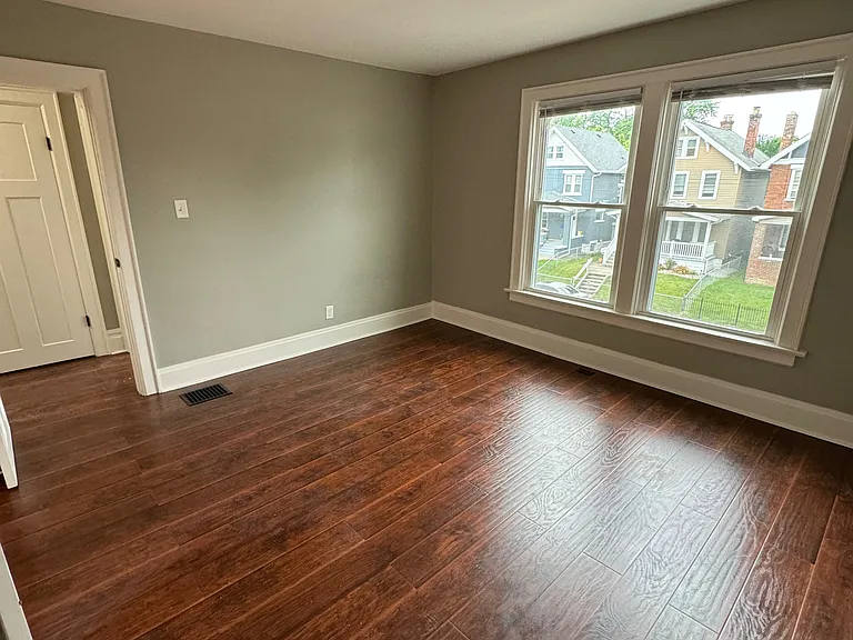 988 Linwood Ave — Photo 16