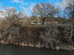404 Upper River Rd, Gold Hill, OR 97525