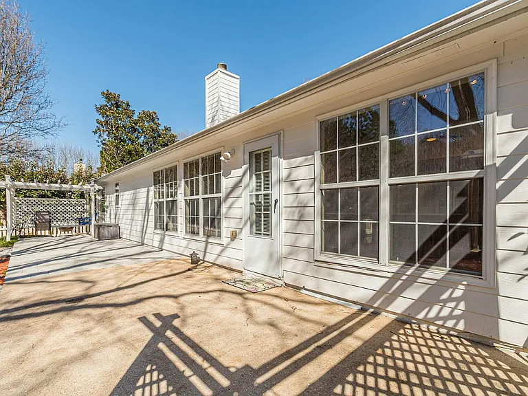 5755 Lakeview Cir — Photo 45