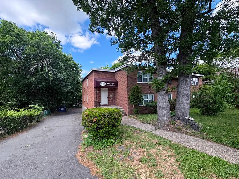 240 Sheffield Ave #B1B — Photo 12