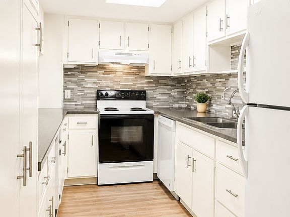 5th image of 711 Springer Dr APT 13