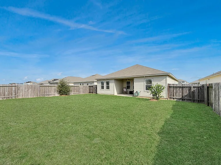 1024 Banyon Tree Ln — Photo 30