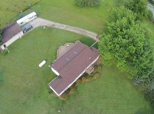 8840 Lamoreaux Rd, Fowlerville, MI 48836