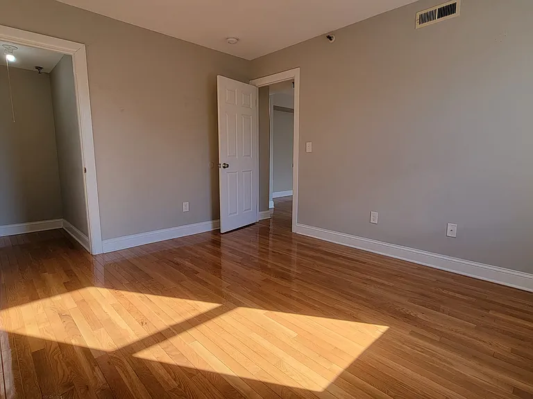 240 Sheffield Ave #1BB — Photo 11