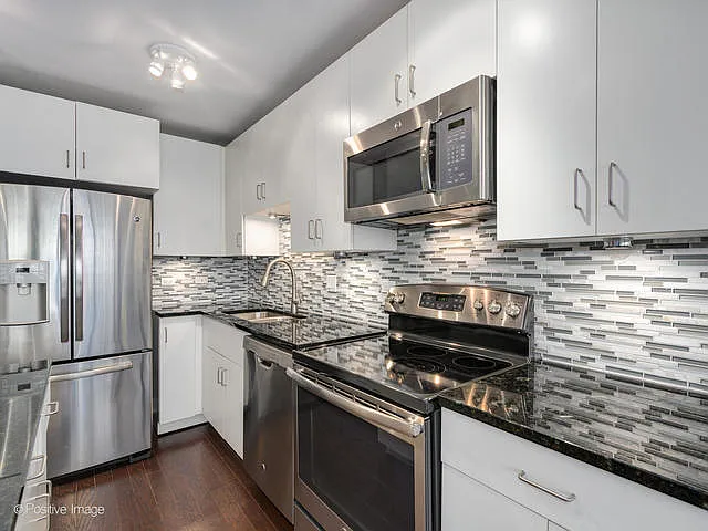 2930 N Sheridan Rd #611 — Photo 3