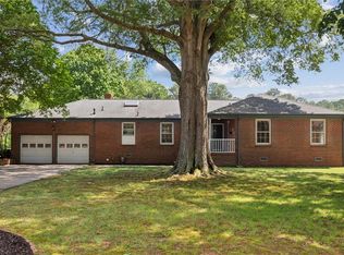 611 Windemere Rd, Newport News, VA 23602