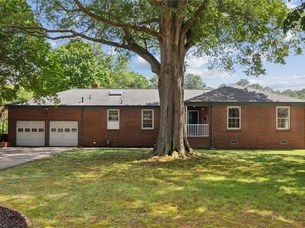 611 Windemere Rd, Newport News, VA 23602