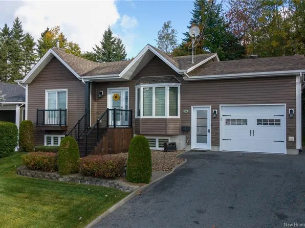 56 Des Gouverneurs St, Edmundston, NB E3V 4H5