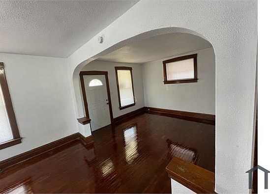 3rd image of 423 Christian Ave