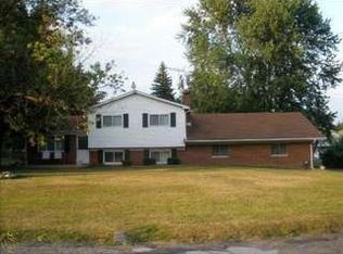 330 Teelin Dr, Oxford, MI 48371