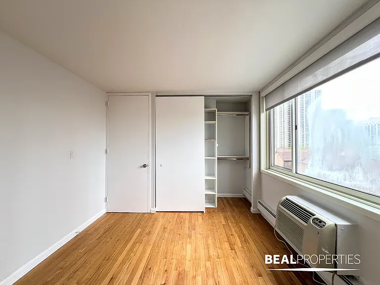1344 N Dearborn — Photo 35