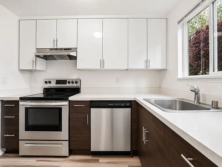 2221 L St NE #B — Photo 27