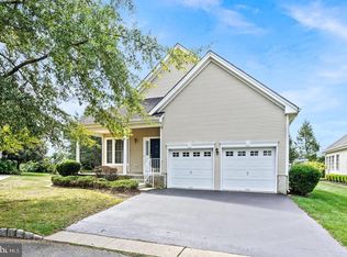 18 Hummingbird Dr, Hamilton, NJ 08690